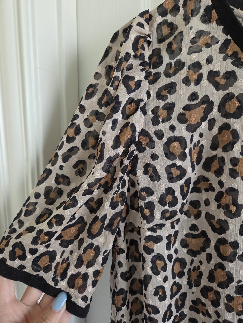 A New Day Sheer Leopard Print Puff Sleeve Blouse Ringer Neck Size Large - Picture 3 of 5
